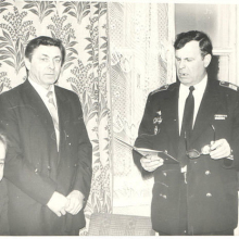 Партолин поздравляет В. Столбецова