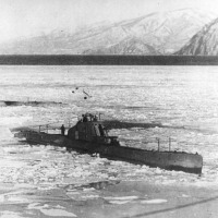 Залив Америка, Бухта Находка. Лодки идут на базу пробиваясь через лед. 1937 год