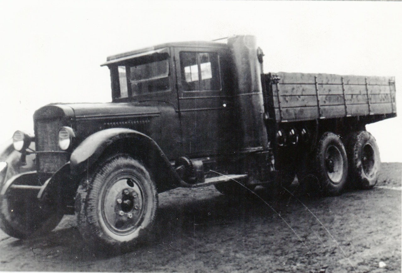 Газогенераторный автомобиль «ЗИС-6», переоборудованный на АРЗ. 40-е годы ХХ-го века.