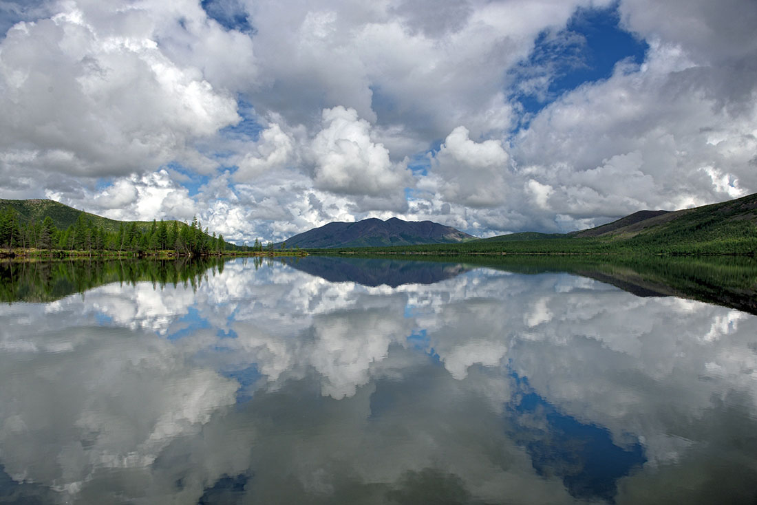 Какое озеро в магаданской области самое большое. Озеро Гранд Магаданская область. Озеро чистое Магаданская. Магадан оз чистое. Озеро Гранд Эликчанские озера.