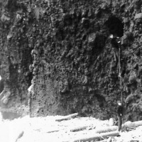Исследуем искусственные пещеры, где прятались японцы во время войны. «Сюрпризов» серьезных нет.