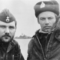 На борту С-176. Шаман Виталий Ляпин и старпом с С-365 Сергей Сикорский.