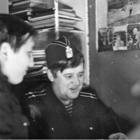 Командир С-176 А.И. Путинцев и мичман Г.И. Иванов на плавбазе. Партия в домино.
