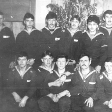 Экипаж С-221 после большой приборки перед Новым, 1983 годом. Магадан.
