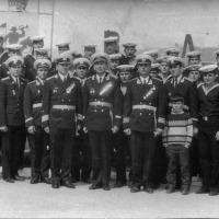 Экипаж отличной ПЛ С-263 с командиром бригады капитаном 1 ранга Усовым.