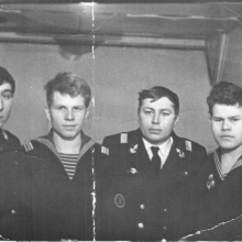 Члены экипажа С-288 на плавбазе. Из архива Виктора Ряховского.