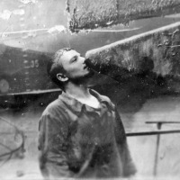 С-365 в доке на Камчатке. Пётр Хабибулин целует пятачок, 1971 год.