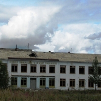 Поселок Кадыкчан. Начальная школа.