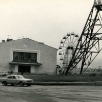 Здание магаданского телецентра, вступило в строй в ноябре 1965-го года. Комсомольская площадь.