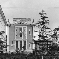 Гостиница «Центральная» (ныне – «ВМ-Центральная», Ленина, 13).