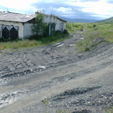 Поселок Пятилетка. 2013 год. Старые гаражи возле котельной